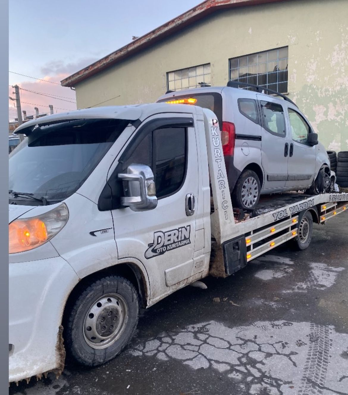 Derin Oto Kurtarma çekici üzerinde hafif ticari araç
